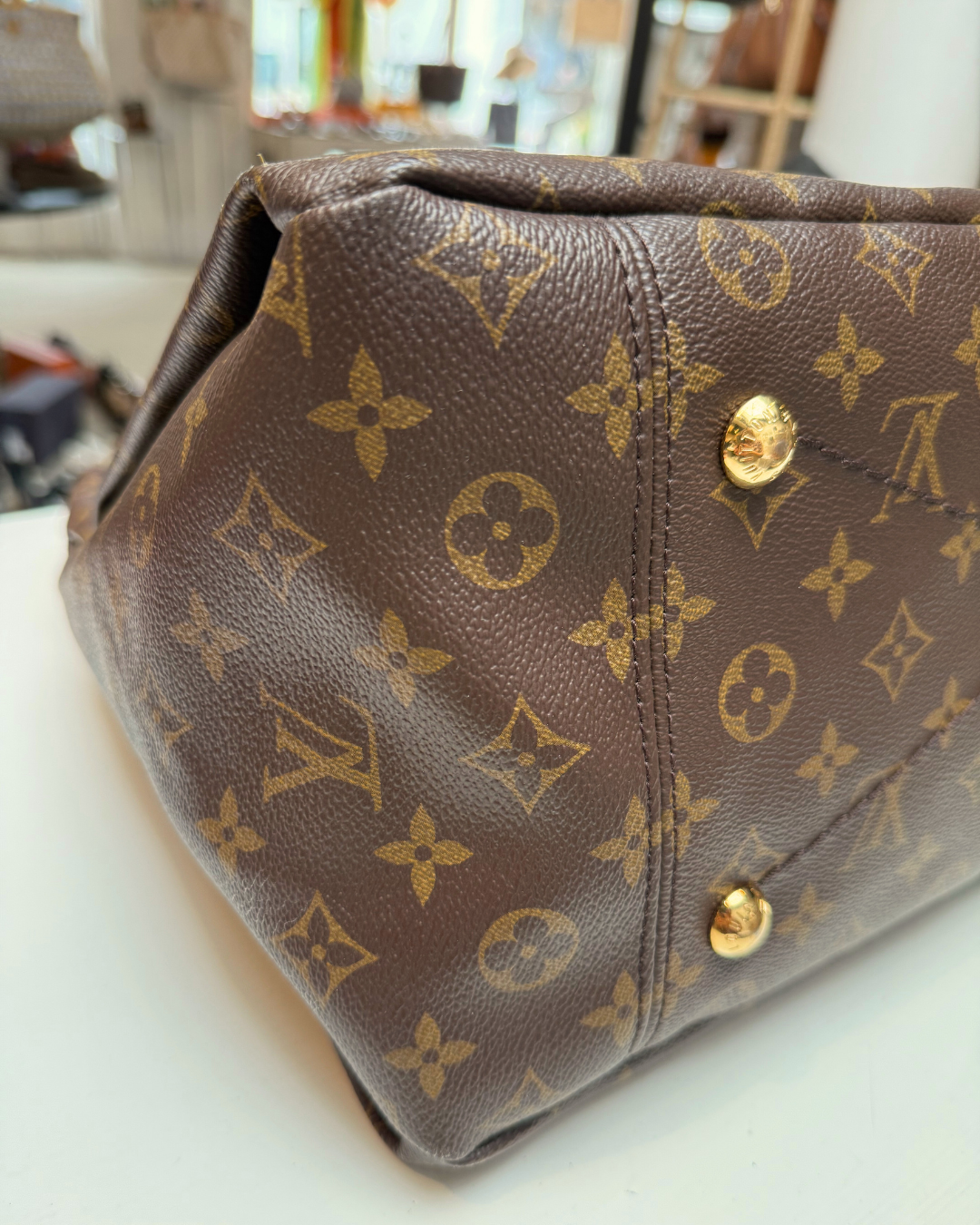 Louis Vuitton Artsy MM