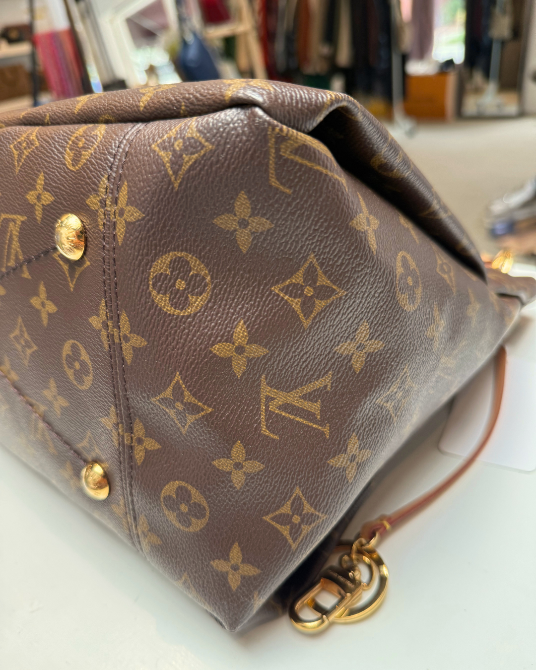 Louis Vuitton Artsy MM