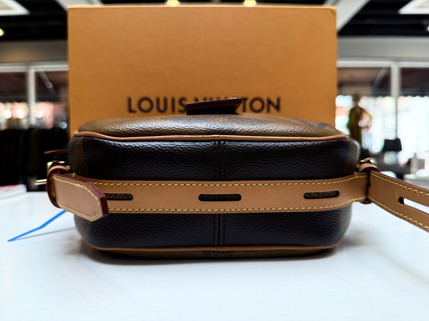 Louis Vuitton Boîte Chapeau Reverse Monogram