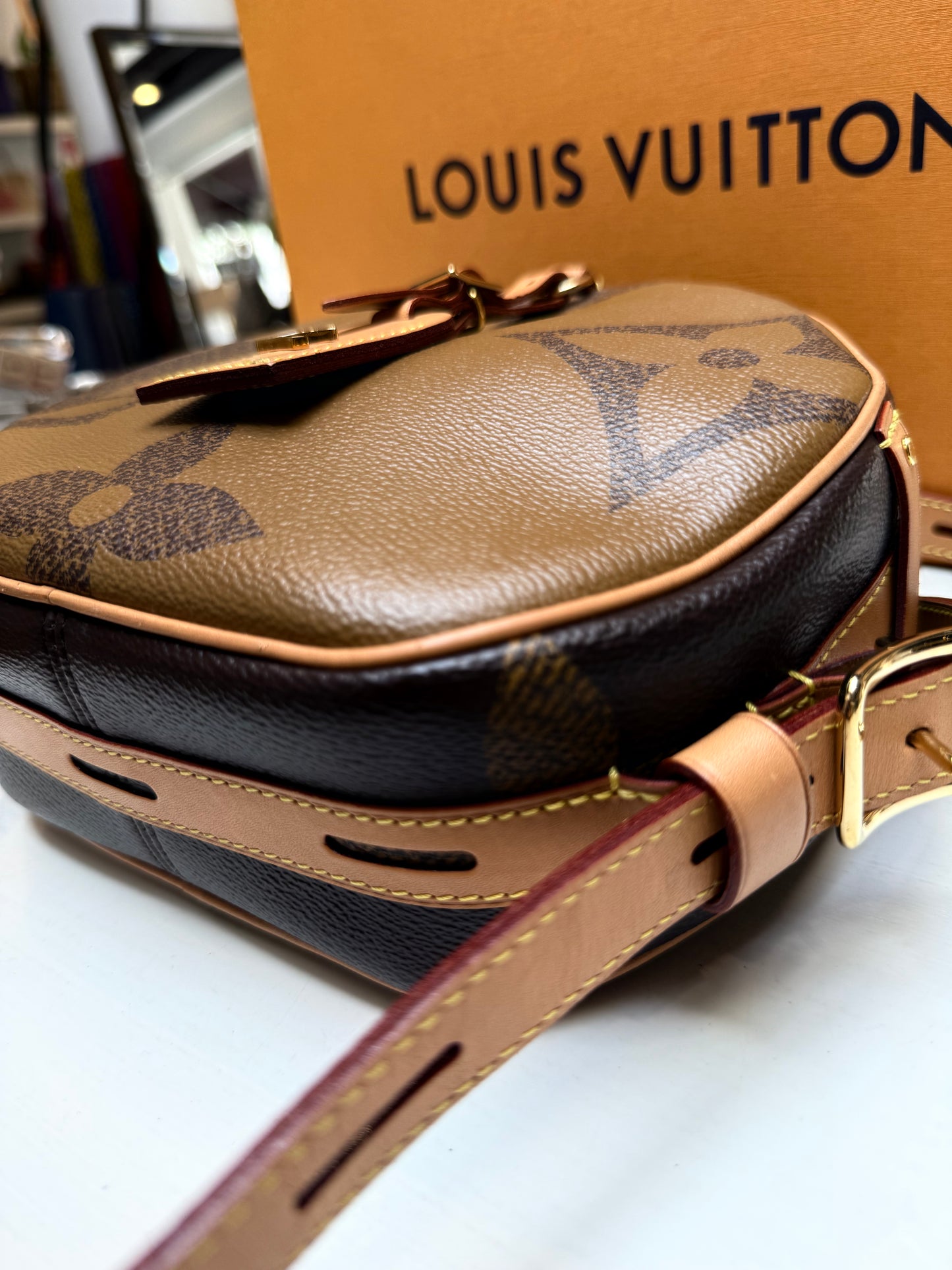 Louis Vuitton Boîte Chapeau Reverse Monogram