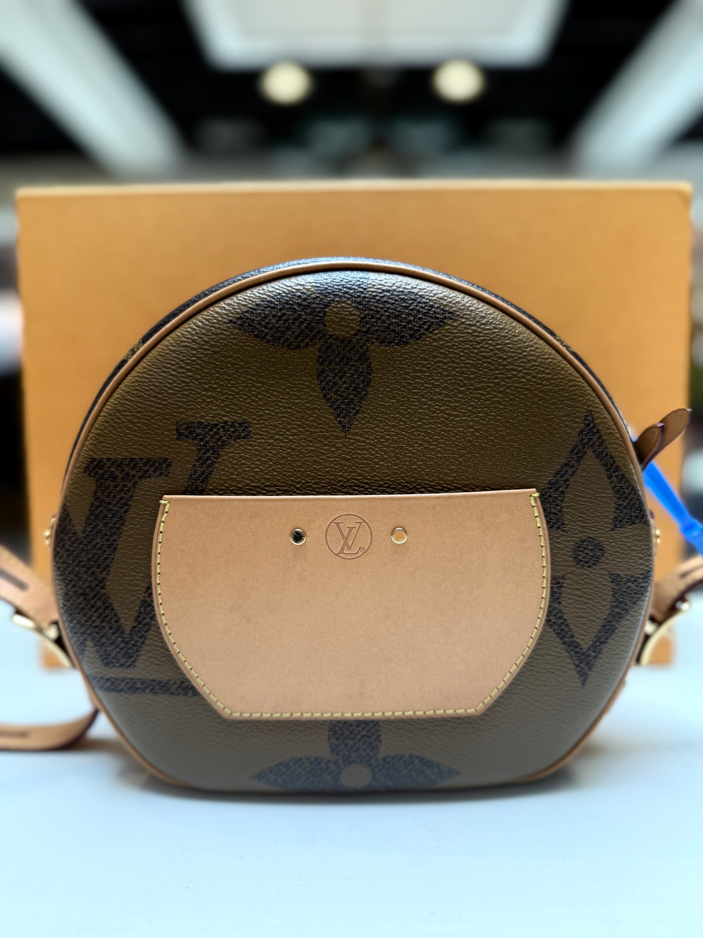 Louis Vuitton Boîte Chapeau Reverse Monogram