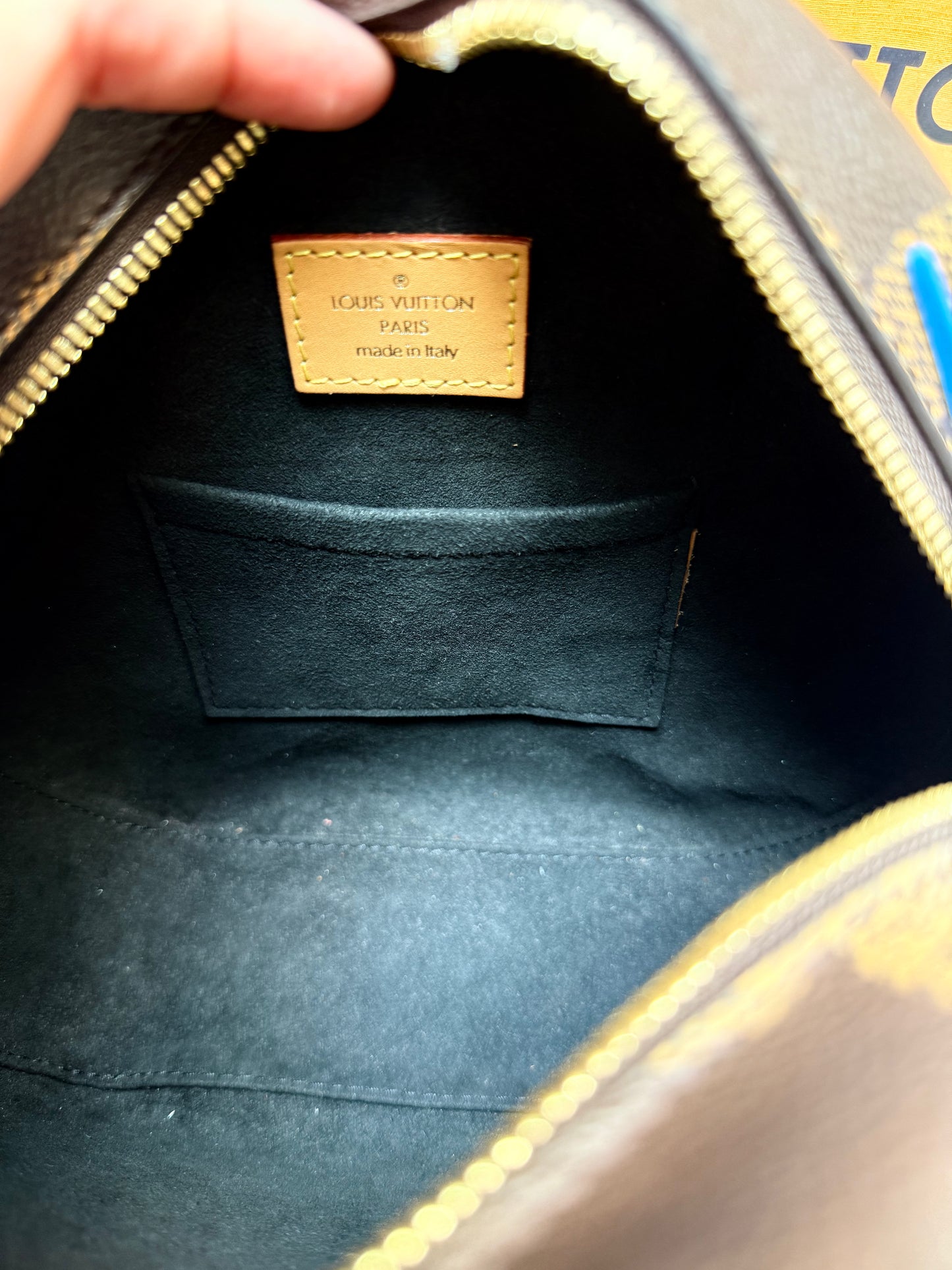 Louis Vuitton Boîte Chapeau Reverse Monogram