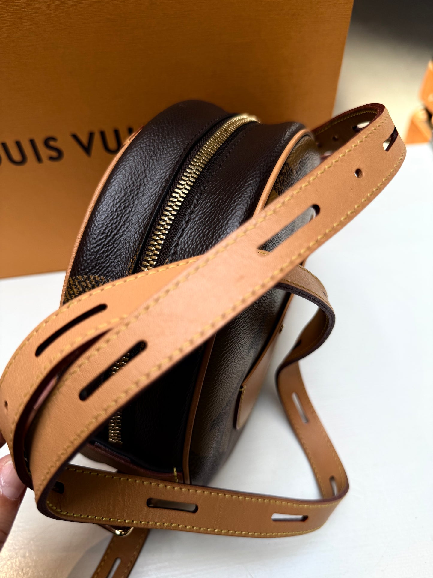 Louis Vuitton Boîte Chapeau Reverse Monogram