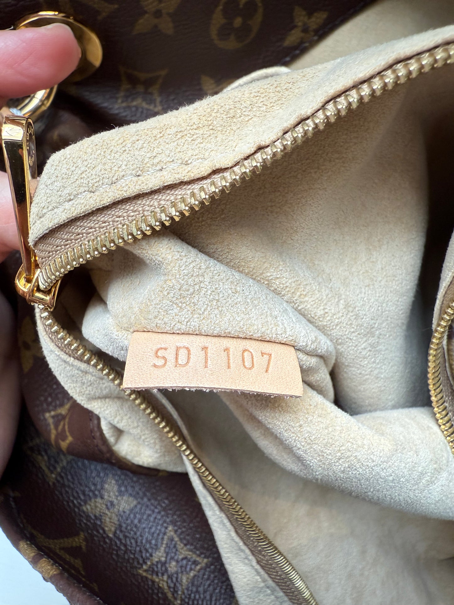 Louis Vuitton Artsy MM