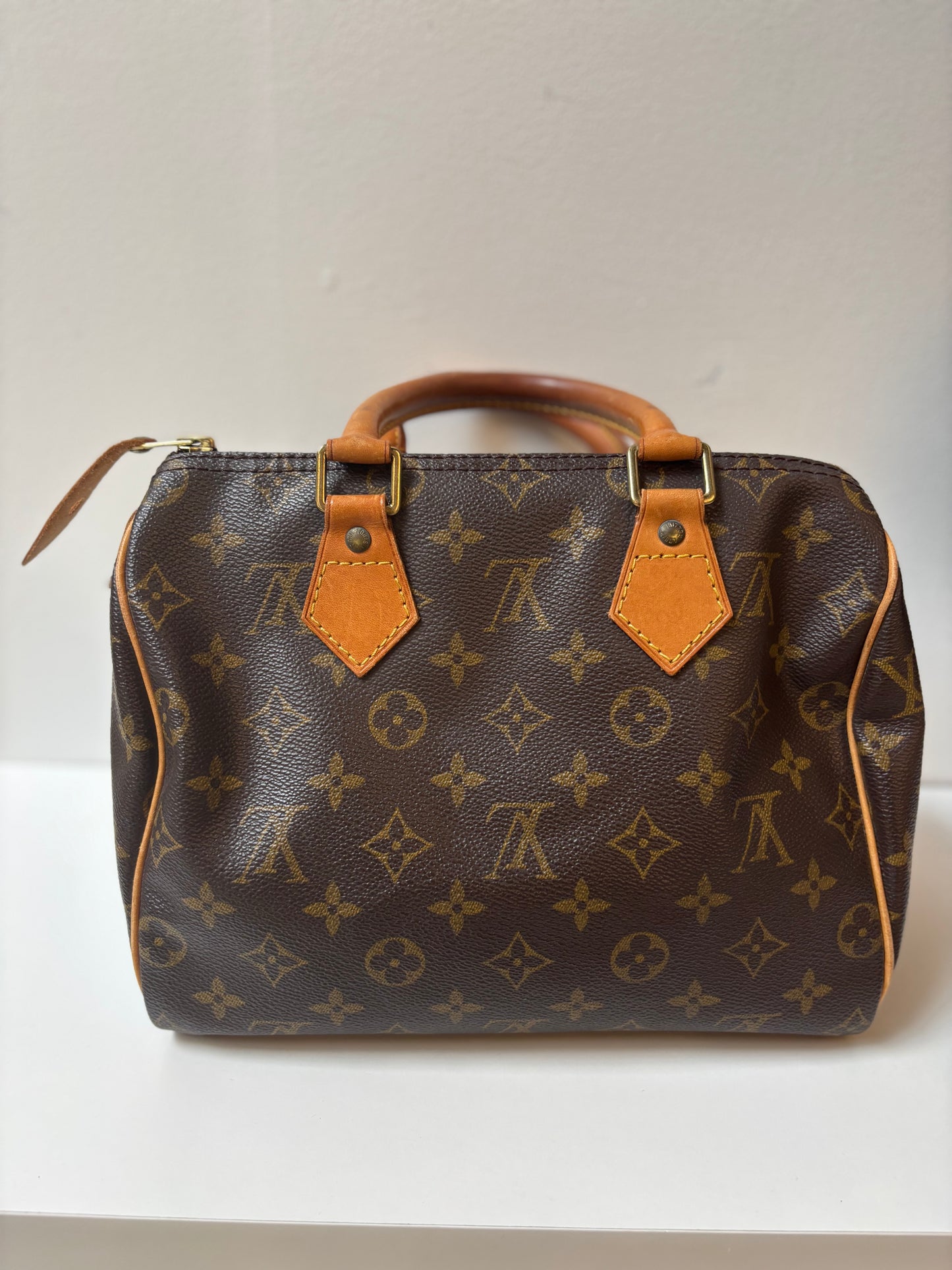 Louis Vuitton Monogram Speedy 25